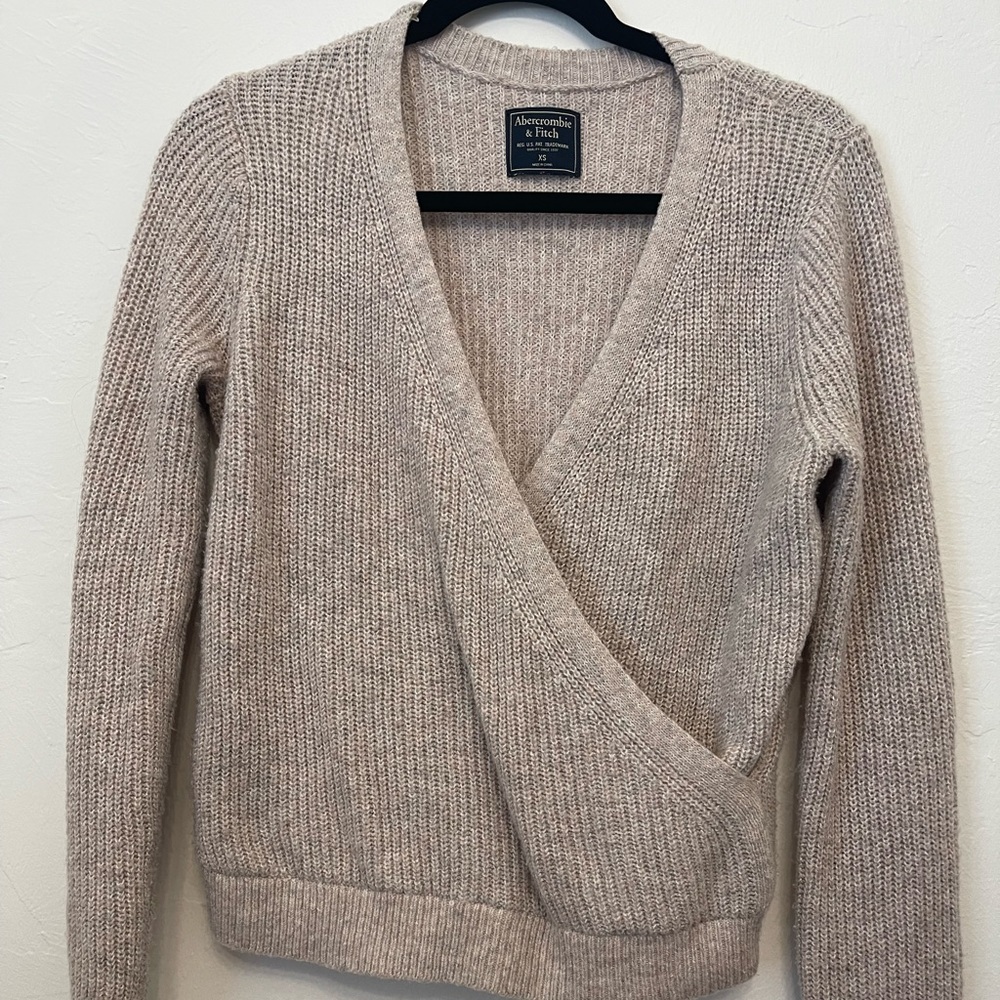 Abercrombie knit top sz XS.
